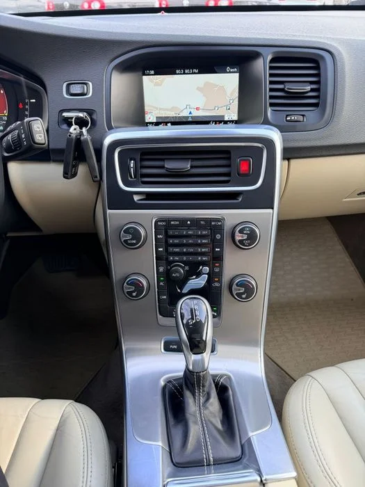 
								Volvo V60 2.4 diesel 4×4 2014 E5 Rate Avans 0 Doar cu Buletinul full									