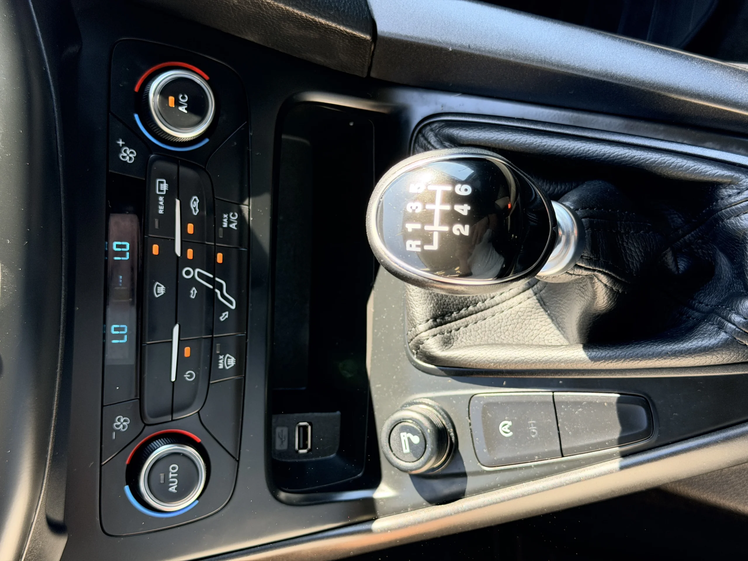 
								FORD FOCUS 2018 1.0 BENZINA EURO 6 Rate Avans 0 Doar Cu Buletinul full									