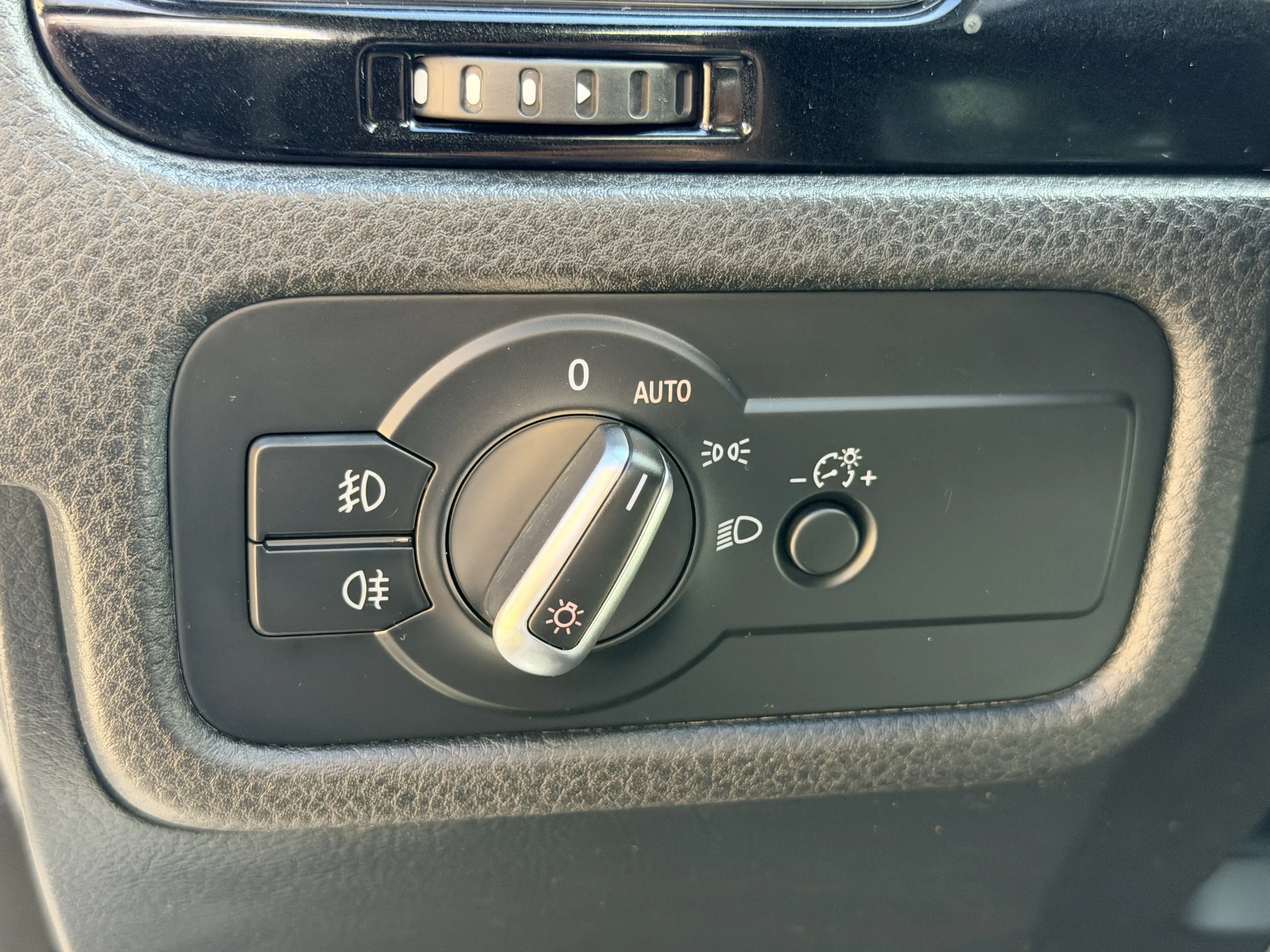 
								VOLKSWAGEN TOUAREG R-LINE 4X4 2014 3.0 DIESEL EURO 5 Rate Avans 0 Doar cu Buletinul full									