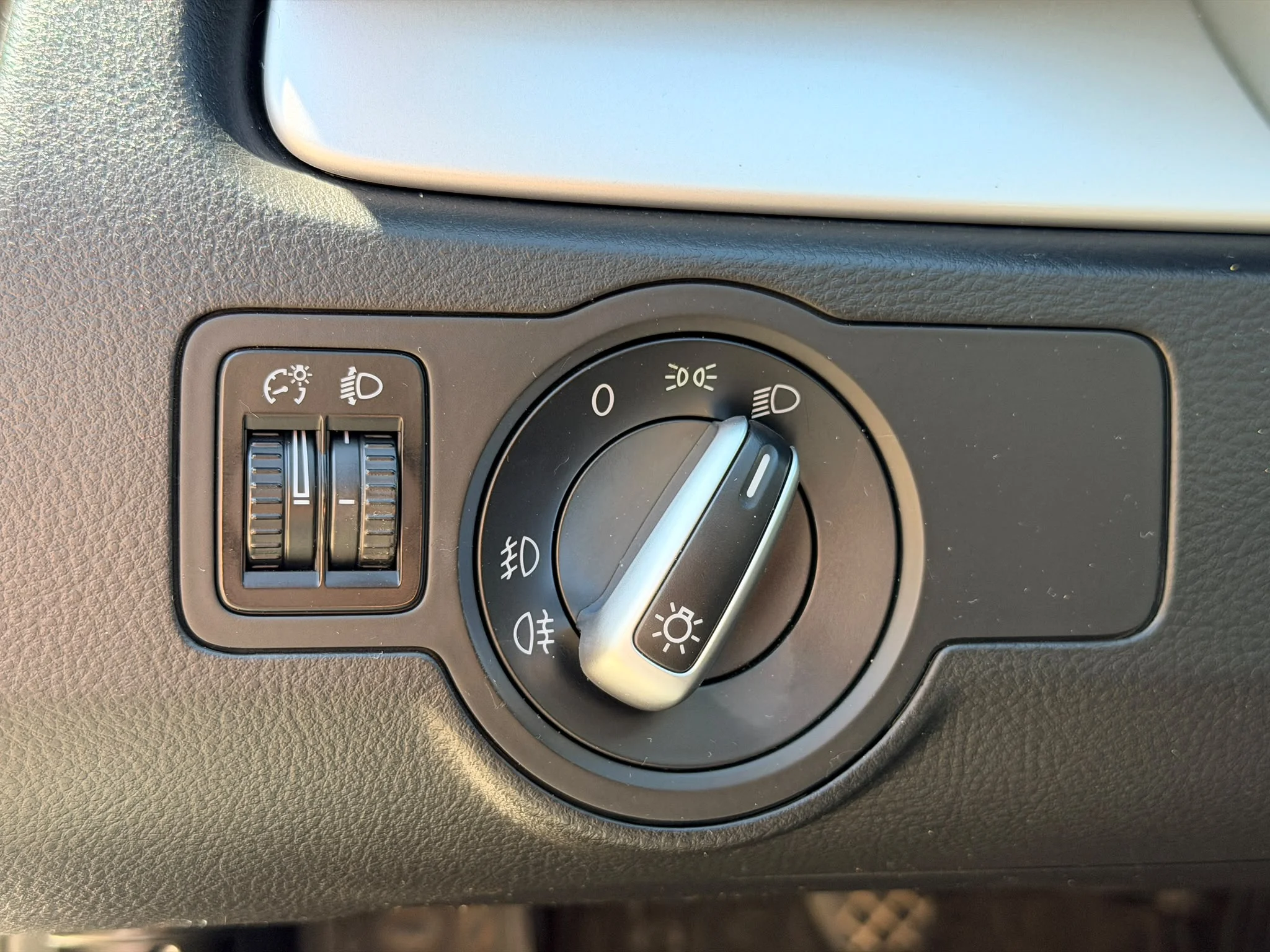 
								VOLKSWAGEN PASSAT 2012 1.8 BENZINA EURO 5 Rate Avans 0 Doar Cu Buletinul full									
